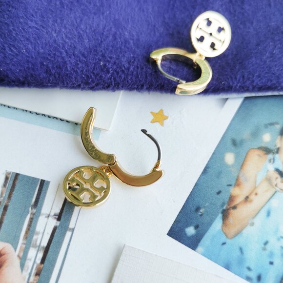 New Tory Burch Miller Huggie Hoop Earring in Gold - Picture 4 of 4